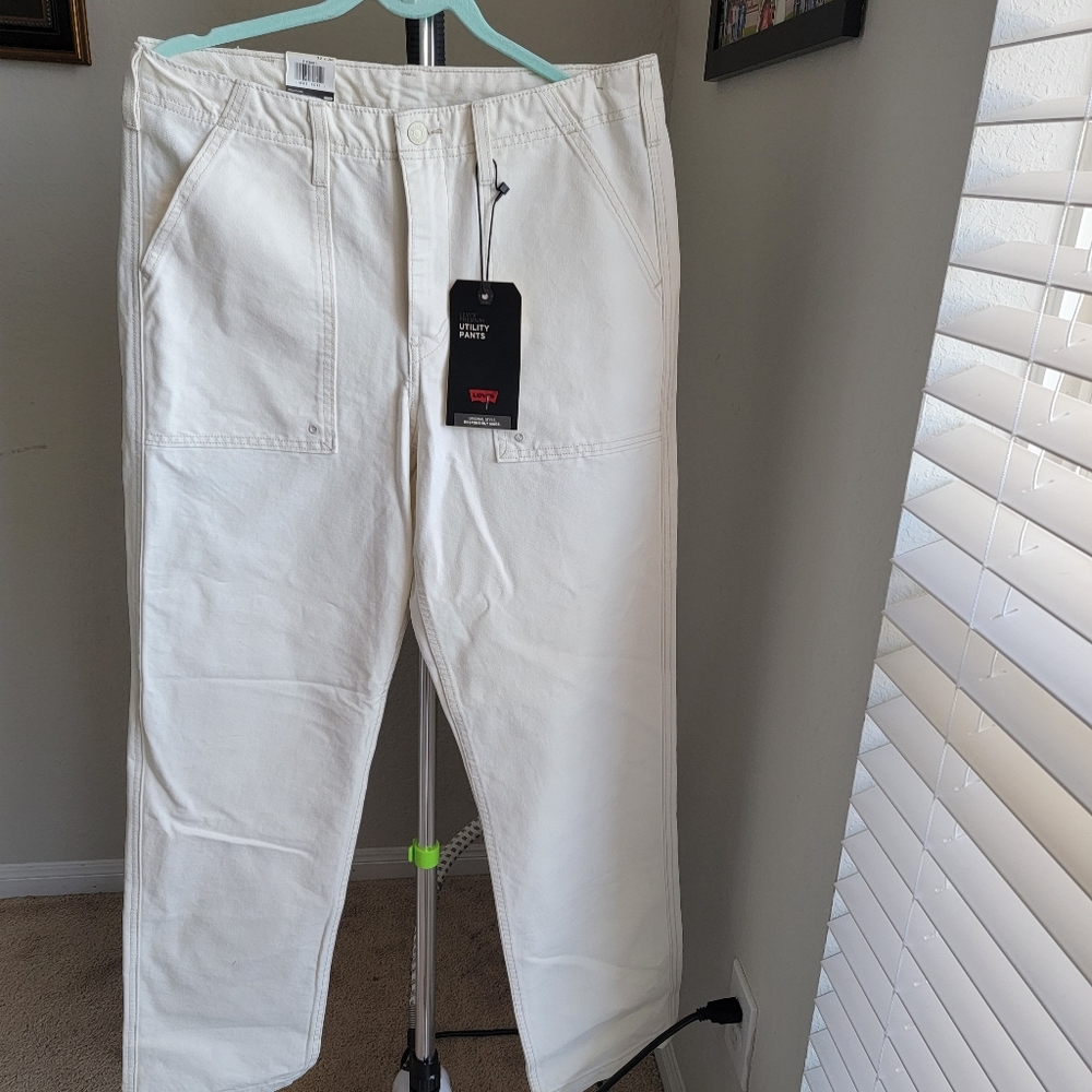 levi's Men Premium Utility Pants Sit Below, Waist Loose, Through Hip and Thigh
